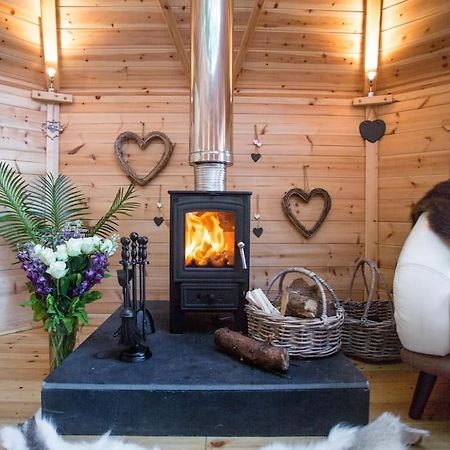 Romantic Treehouse With Hot Tub & Bbq Lodge Praze an Beeble Exterior photo