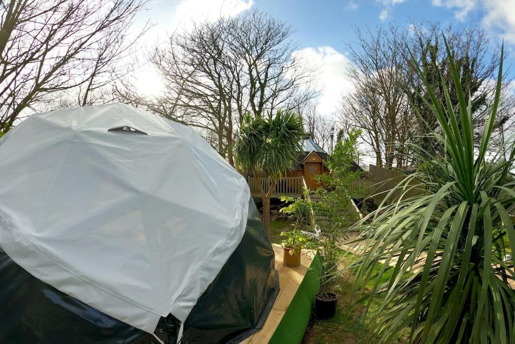 Romantic Treehouse With Hot Tub & Bbq Lodge Praze an Beeble Exterior photo