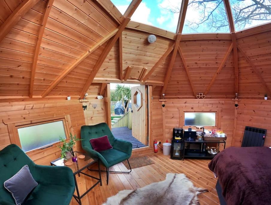 Romantic Treehouse With Hot Tub & Bbq Lodge Praze an Beeble Exterior photo