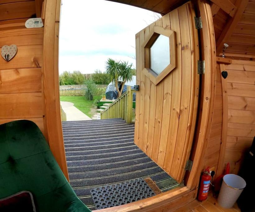 Romantic Treehouse With Hot Tub & Bbq Lodge Praze an Beeble Exterior photo